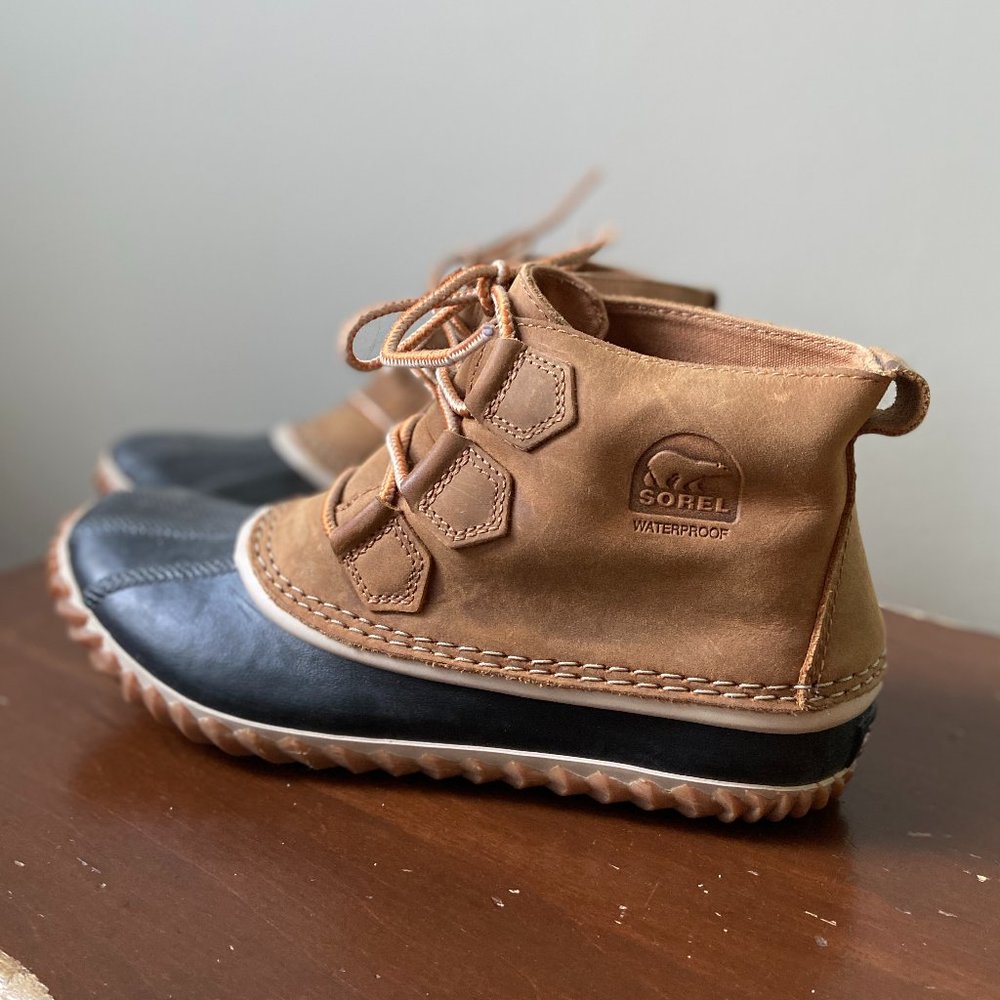 Sorel Out N About Waterproof Winter Boots Size 8.5